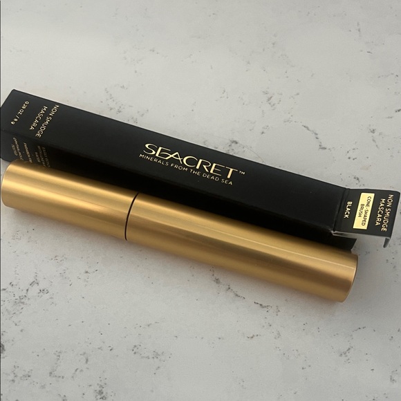 Seacret Gold Lash-Enhancing Mascara - Picture 2 of 2